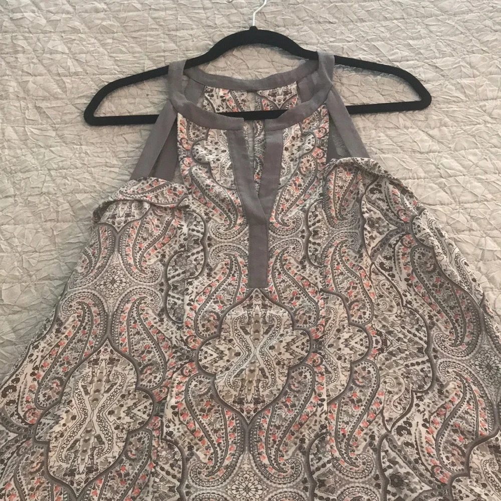 New BCBG Maxazria Grey and Light Pink Top - light and airy, perfect for Summer - Picture 1 of 6